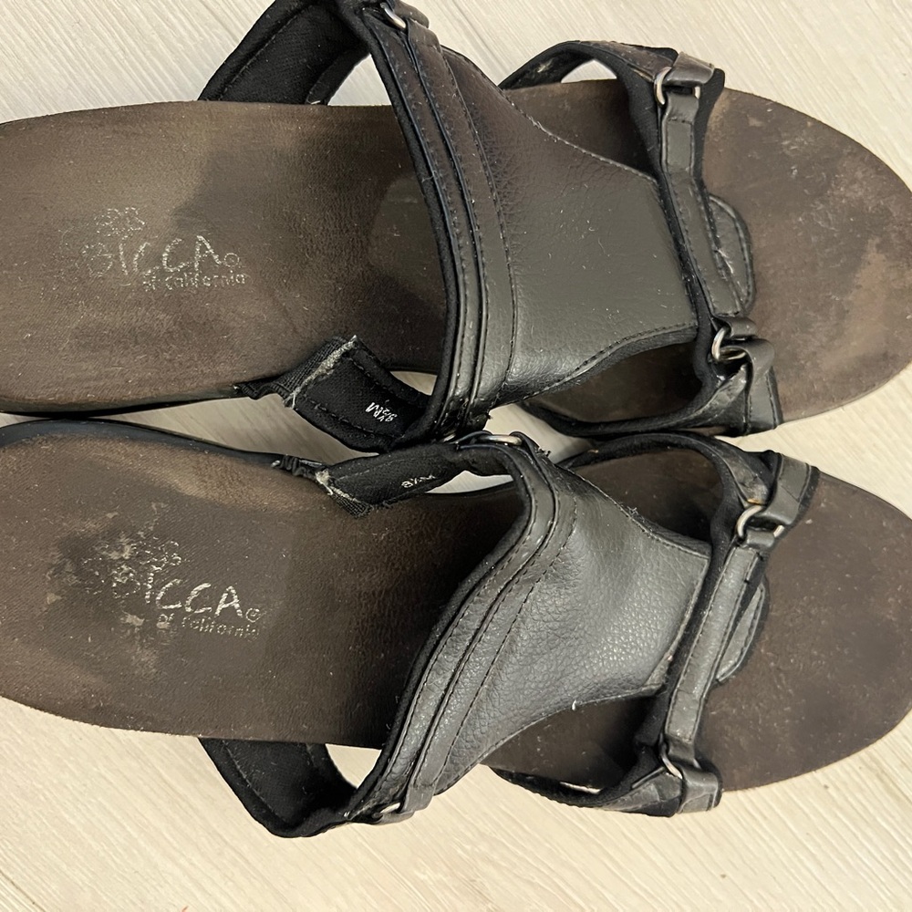 Sbicca Black Sandals Minimalist Design